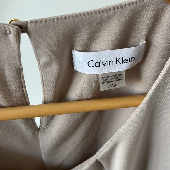 Calvin Klein sleeveless blouse - Picture 2 of 3